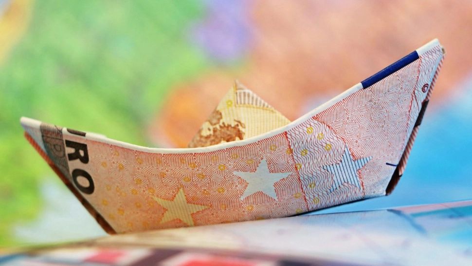 Comisia Europeană: România NU îndeplinește condițiile pentru adoptarea monedei EURO