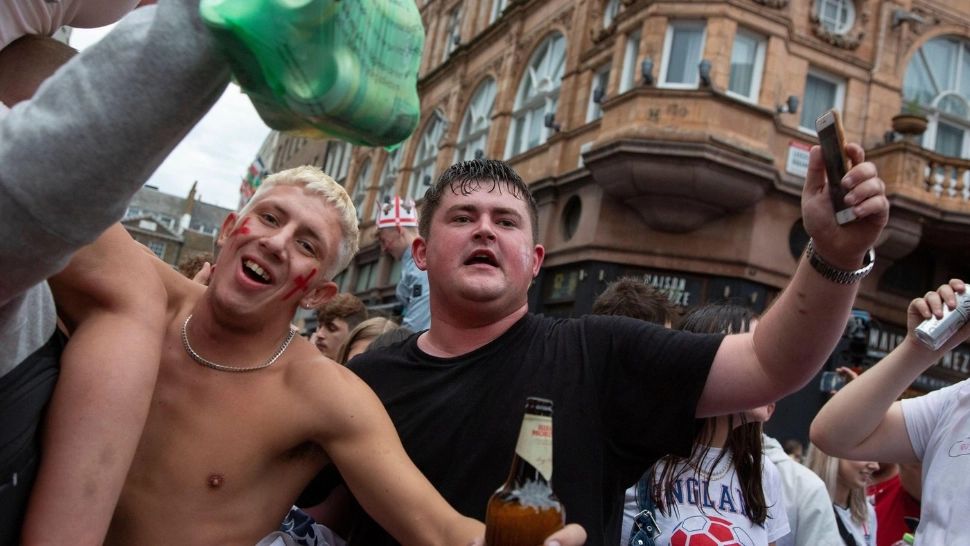 Euro 2024 Germania. Suporterii englezi vor fi serviți cu „bere specială”: are alcool doar 1%!