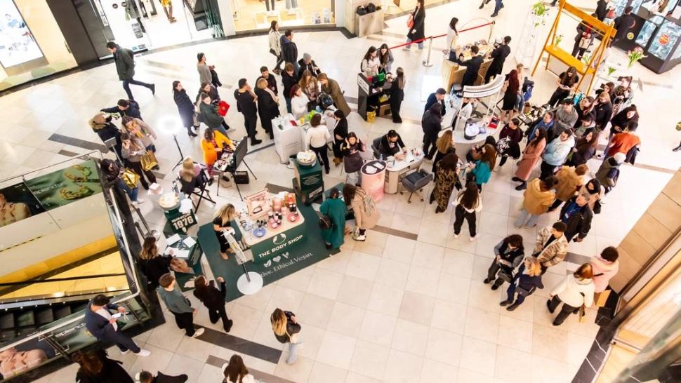 Alertă de incendiu într-un mall din București. Clienții, evacuați de urgență