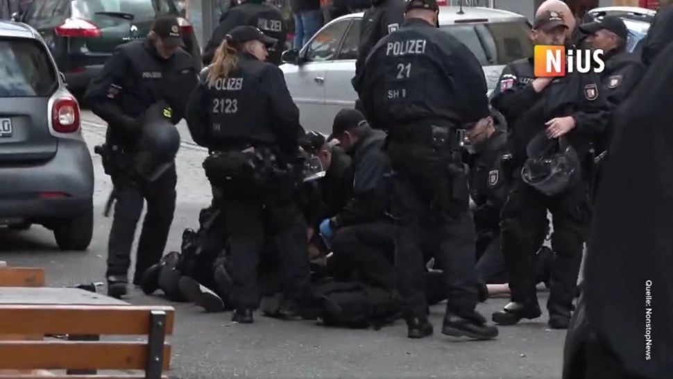 Incident grav la EURO 2024. Un individ a venit cu un topor și cu un cocktail Molotov asupra lui - VIDEO