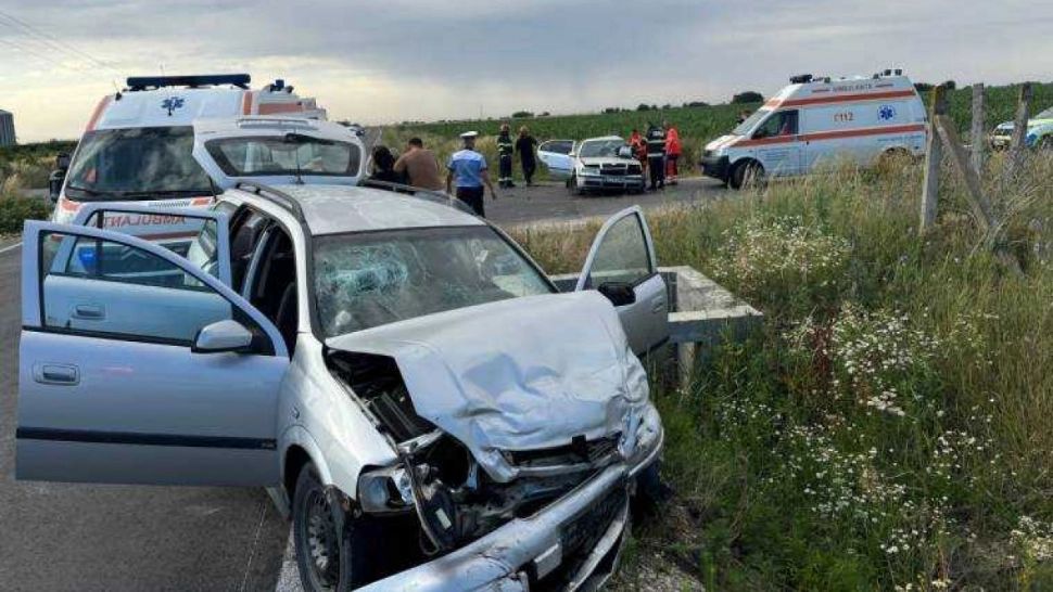 Accident rutier mortal în intersecție. Un bărbat a murit și patru persoane au fost rănite în urma impactului