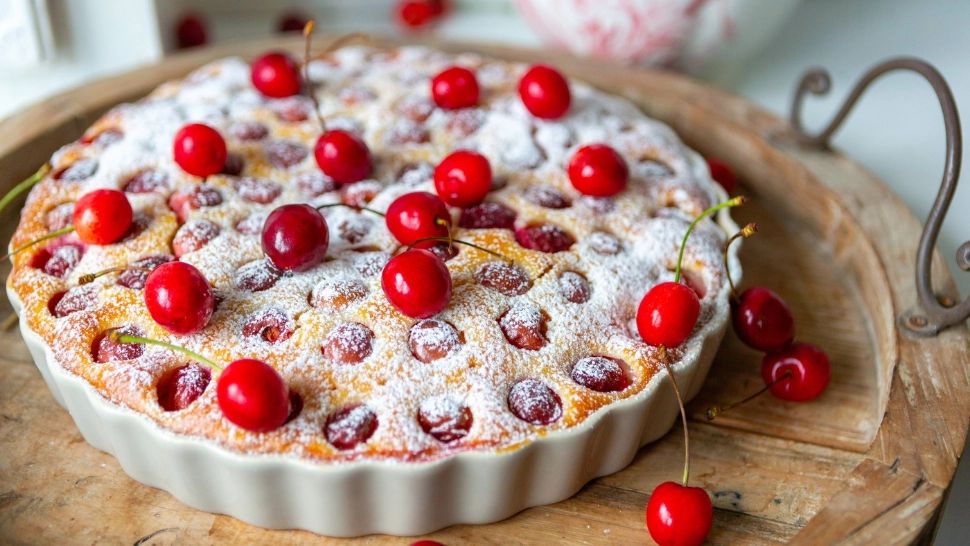 Desertul perfect pentru verile caniculare: pandișpan cu cireșe