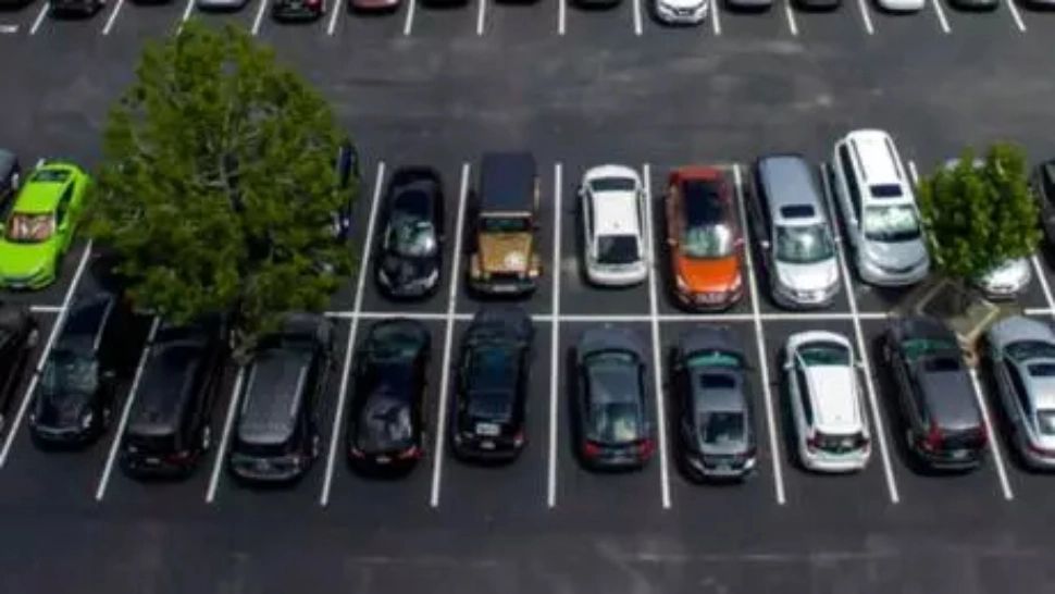 Orașul din România unde un loc de parcare închiriat de primărie a ajuns să coste peste 10.000 de lei
