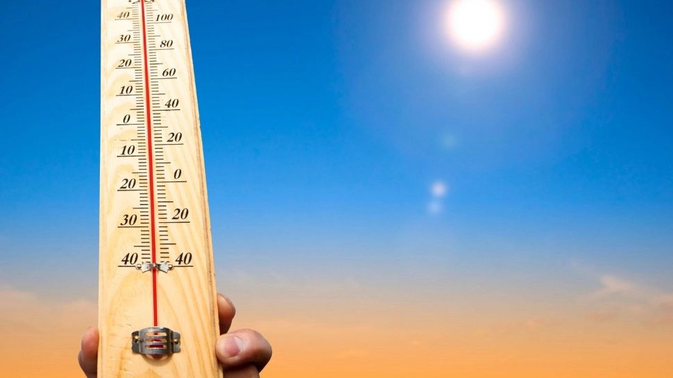 Căldură sufocantă în 16 județe ale țării, până miercuri dimineață! Au fost emise avertizări Cod portocaliu și Cod galben de caniculă  