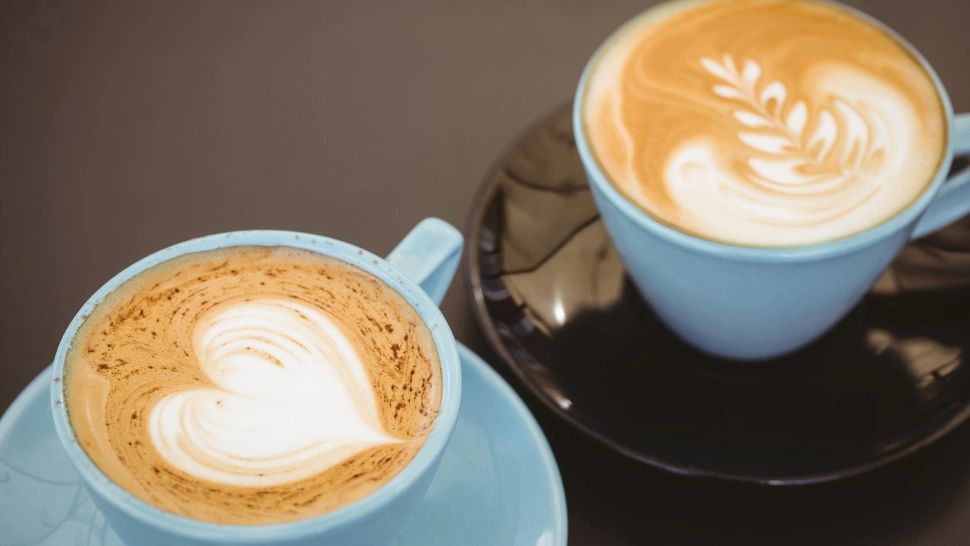 Noul trend în materie de cafea printre băutorii acestei licori magice! Pulberea adăugată pentru extra energie: ești gata să o încerci și tu?