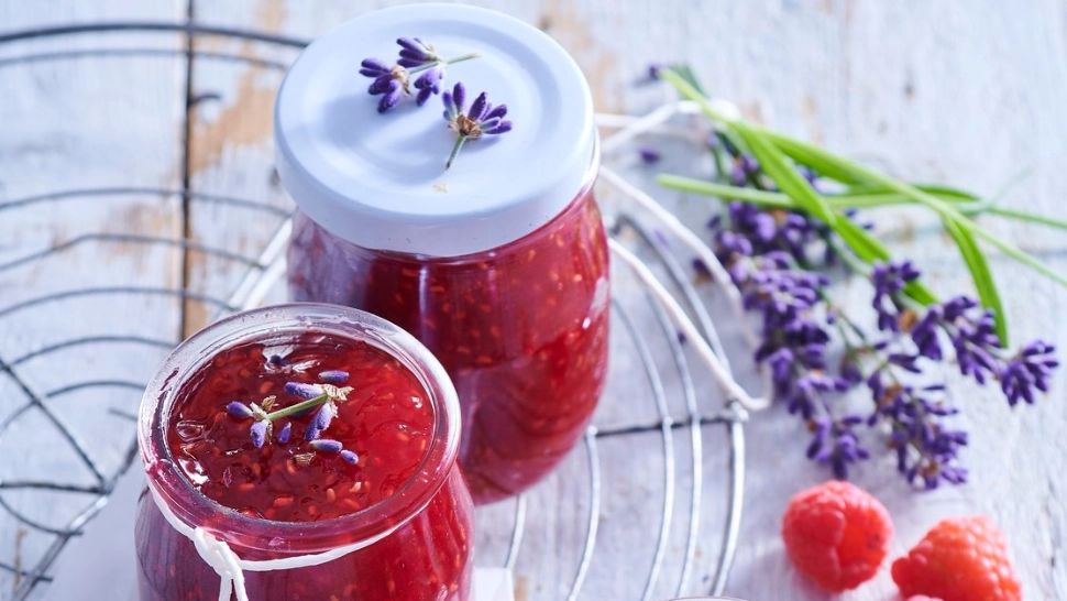 Dulceața de zmeură cu lavandă: rețeta vdetă a acestei veri. Nimic nu poate egala gustul intens al acestui preparat!  
