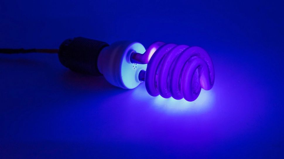 Membrii unei secții de votare din Baia Mare, la spital cu arsuri din cauza unei lămpi UV uitate aprinse 