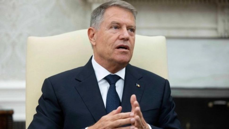 Iohannis, sub tirul ironiilor după ce a felicitat naționala României: "Așa tare au strigat oamenii, că v-au trezit?"