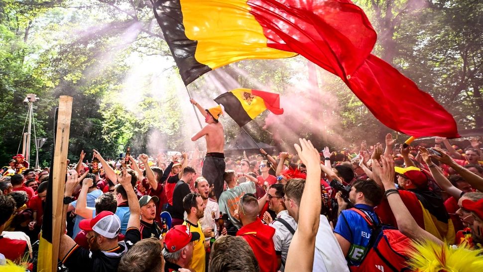 Incident sângeros. Suporter român, înjunghiat de fanii belgieni, după meci: bărbatul a ajuns la spital