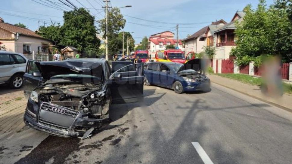 Accident grav în Suceava. Șase oameni au suferit răni, unul a ajuns la spital