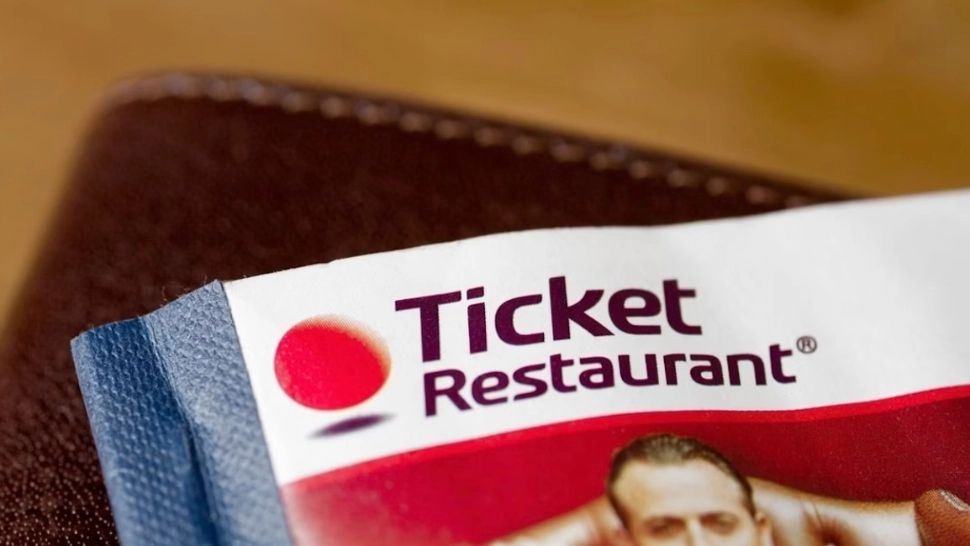 OFICIAL: TICHETELE de masă NU se iau în calcul la stabilirea plafonului de 4000 de lei, anunță Ciolacu