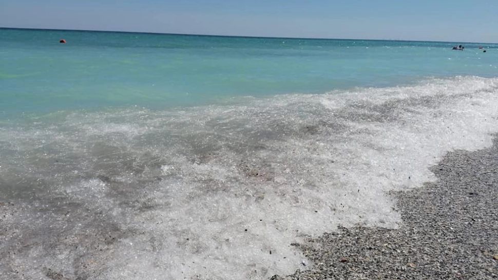 Componente metalice neobișnuite, descoperite pe o plajă din Mamaia. Polițiștii de frontieră fac cercetări 