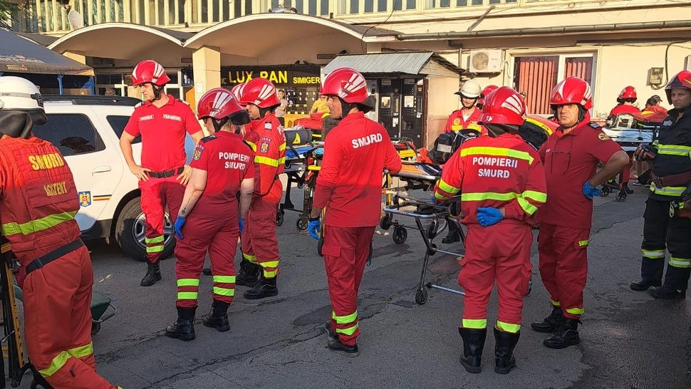 Accident teribil la Gara Basarab! O locomotivă s-a ciocnit de vagoanele de pasageri: 8 persoane, transportate la spital - GALERIE FOTO