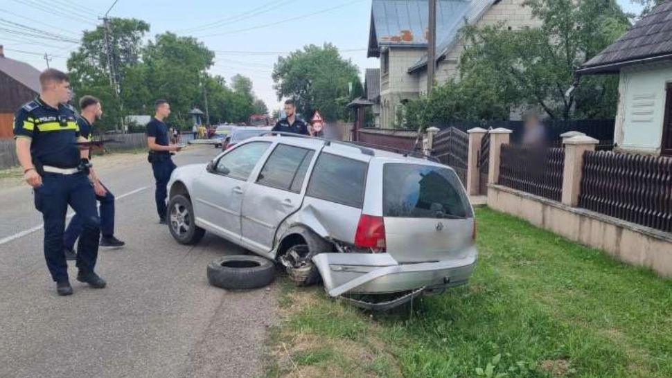 Accident în Vicovu de Sus. Trei mașini ai fost avariate, șase persoane, dintre care trei minori, au fost internate în spital 