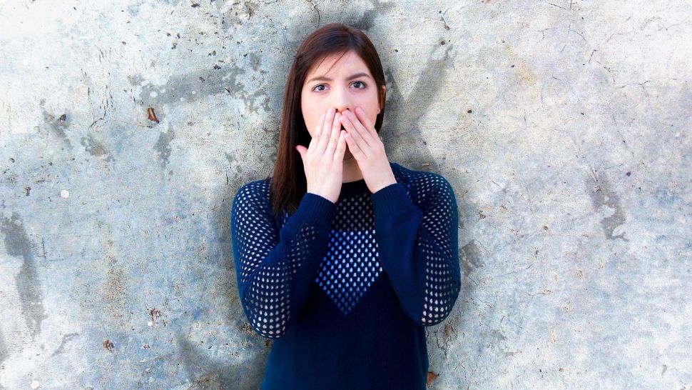 Cum îți dai seama când o persoană te minte. Gesturile care îl trădează și la care trebuie să fii atent