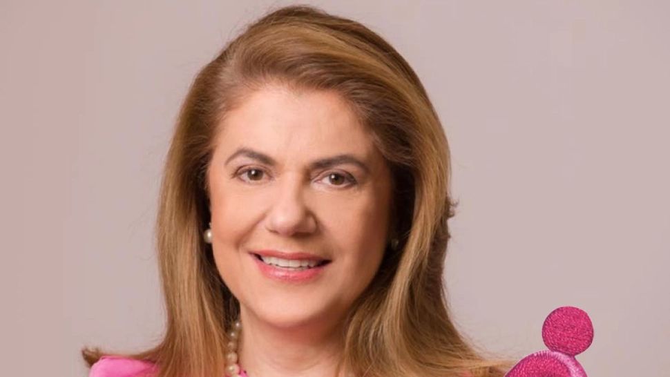 Afacerea autocarelor - Cum a primit Mihaela Geoană o caravană de milioane de euro, prin filiera Crucea Roșie