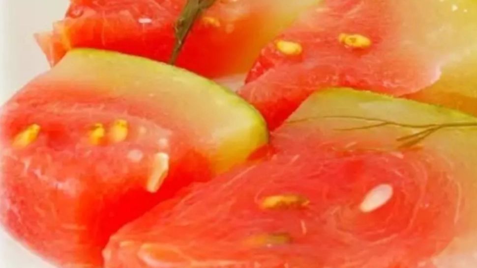 Pepene murat, după rețeta bunicii. Un deliciu după care toți românii se dau în vânt: cum obții feliile crocante și aromate