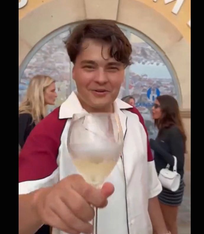 Selly, surprins alături de "regele scoicilor", la Saint-Tropez. Noua generație de milionari, aroganțe făcute public