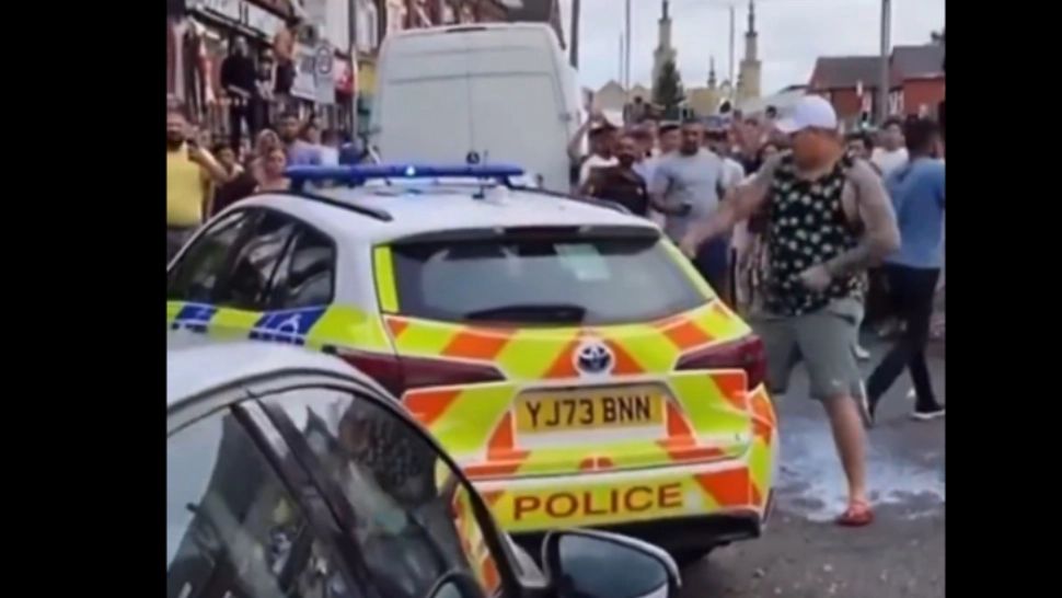 Violenţe Leeds, Anglia. Cei 4 copii români preluaţi de autorităţile britanice se întorc temporar în familie. Anunțul Autorităţii pentru Protecţia Copilului