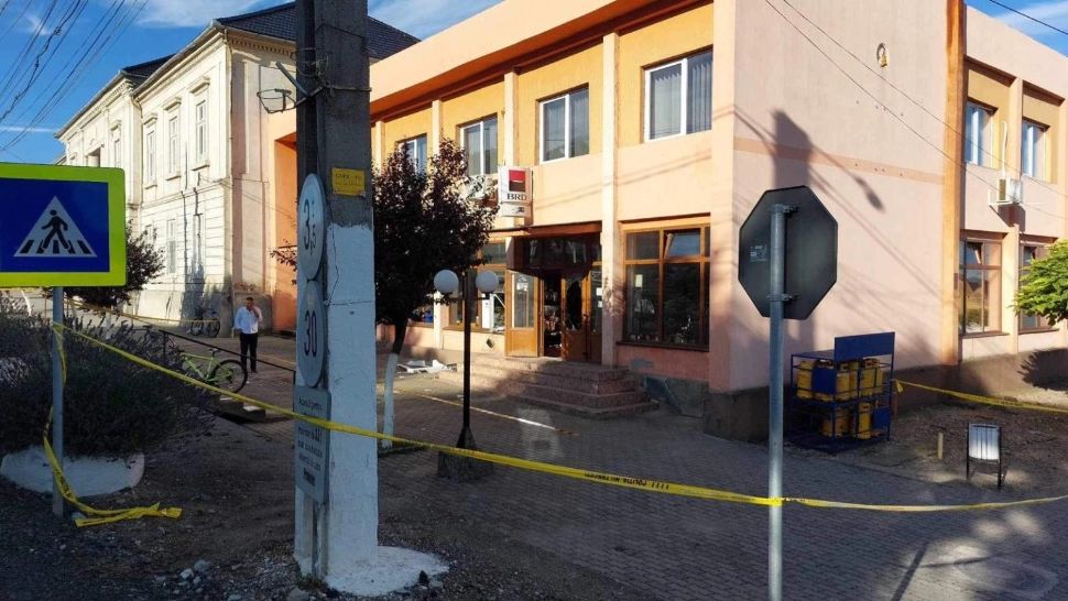 Bancomat INCENDIAT, la Arad! Au fost sustrași 200.000 de lei. Cercetările vor fi preluate de un procuror