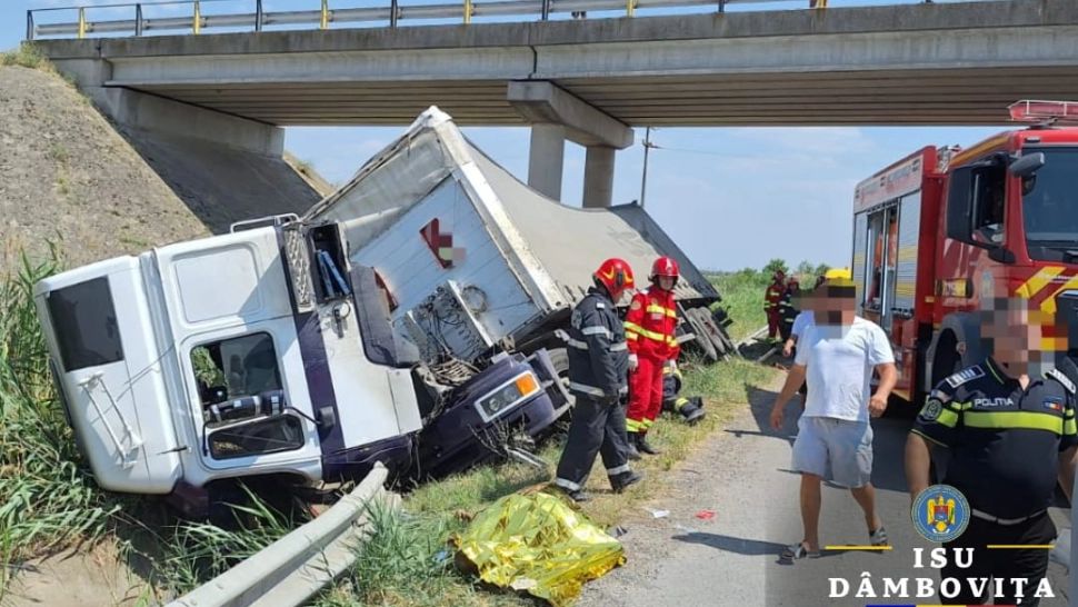 Tragedie rutieră pe A1 București-Pitești: 3 morți și 4 răniți, după ce o dubiță a fost spulberată de un TIR - FOTO/VIDEO