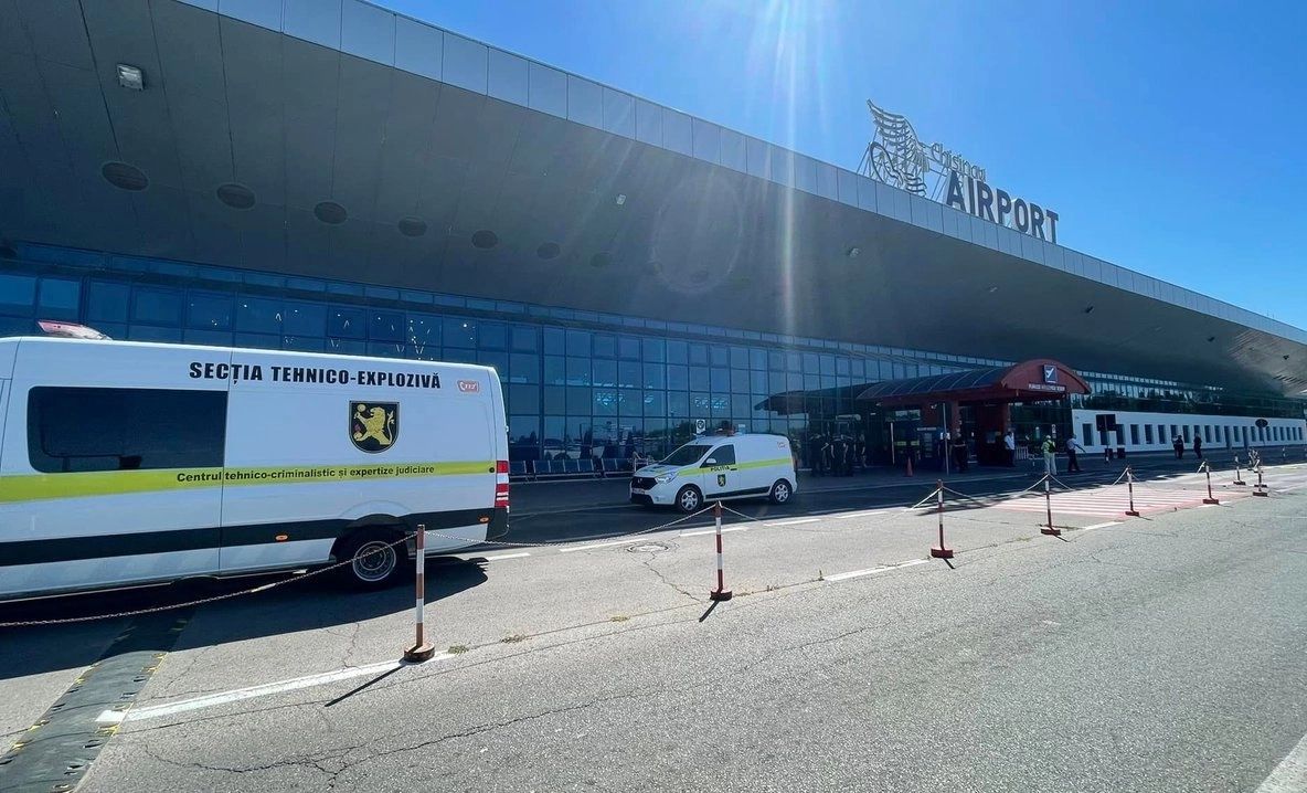 Alertă cu bombă la Aeroportul Chișinău. Pasagerii și personalul au fost evacuați