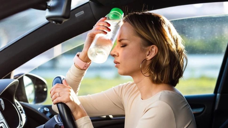 Ce trebuie să știe șoferii care conduc pe caniculă. Aspectele la care să fie atenți, pentru a evita accidentele