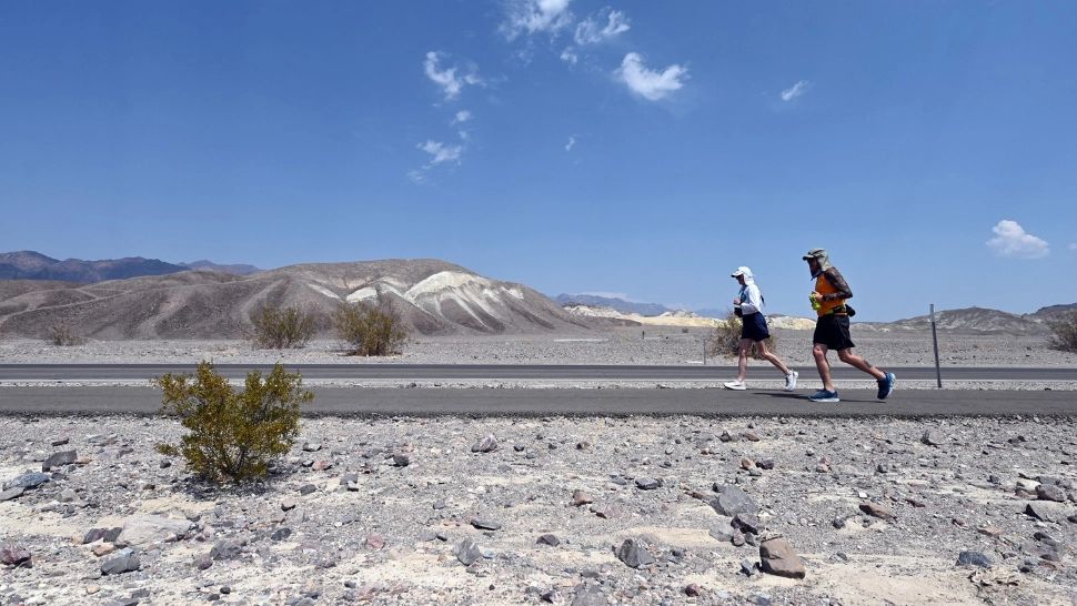 Sport pe caniculă. Când e bine să faci mișcare pe căldură extremă. Sfaturile experților