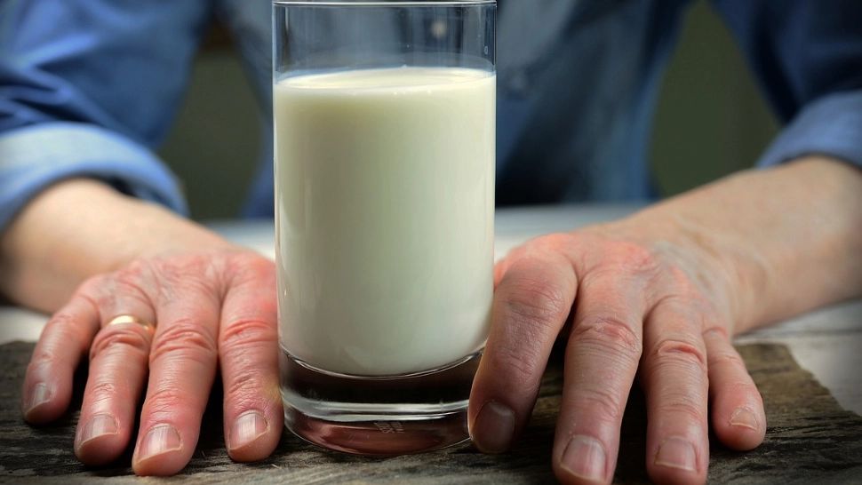 Cum știi că ai lipsă de calciu. Simptomele la care trebuie să fii atent