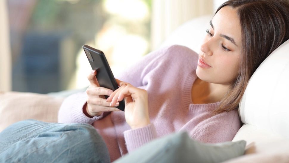 Sfatul psihologului. Cum faci ca telefonul să nu ajungă printele copilului tău