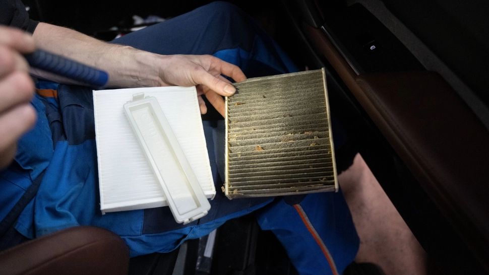 Ce riști dacă mergi cu filtrul de polen de la mașină înfundat