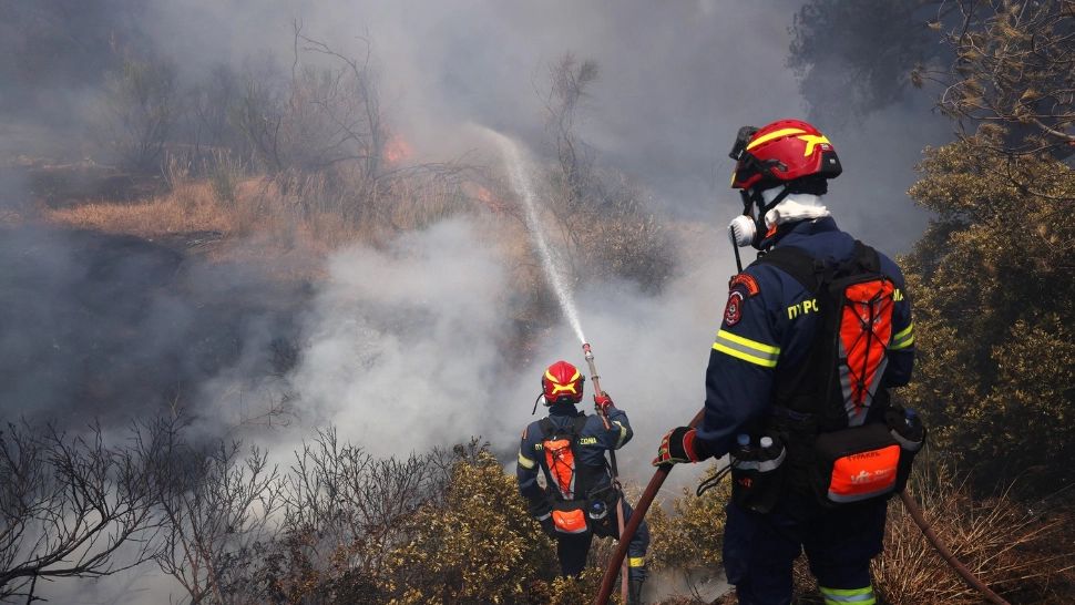 HALUCINANT! Un român, „sursa” incendiilor apocaliptice din Grecia. A fost deja arestat. Ce pedeapsă riscă