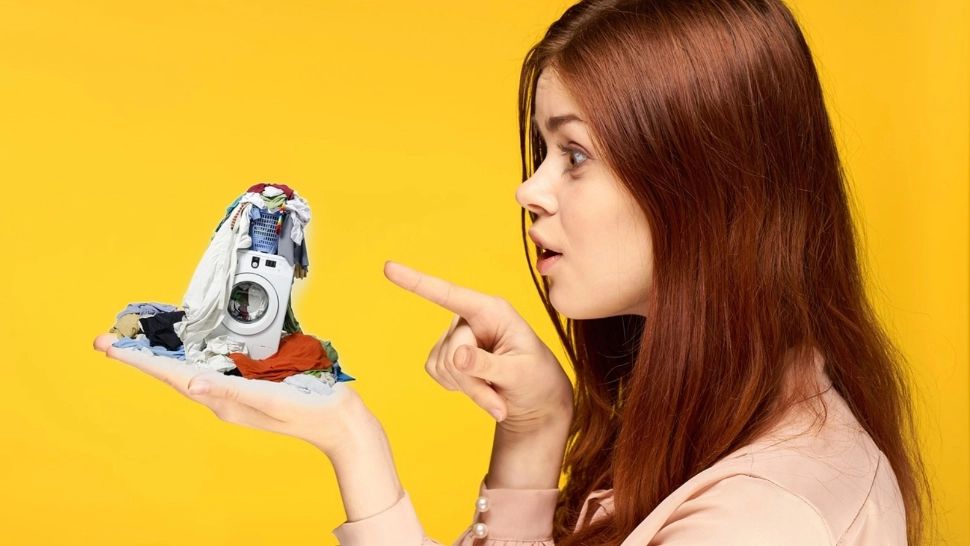 Cum să scoți rufele GATA CĂLCATE din mașina de spălat. Trucul genial care ușurează viața gospodinelor - VIDEO