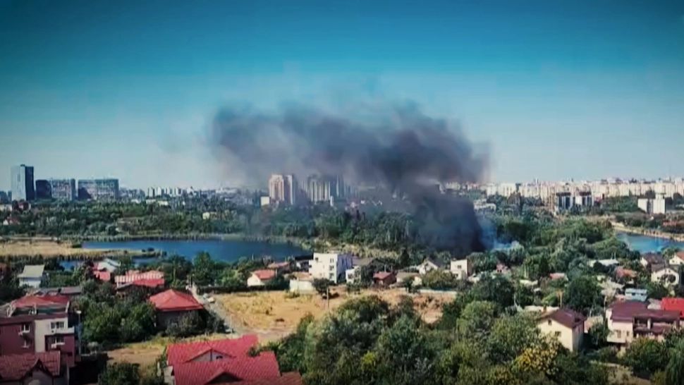 Alertă în Capitală. Incendiu masiv de vegetație, în zona Lacului Fundeni - VIDEO