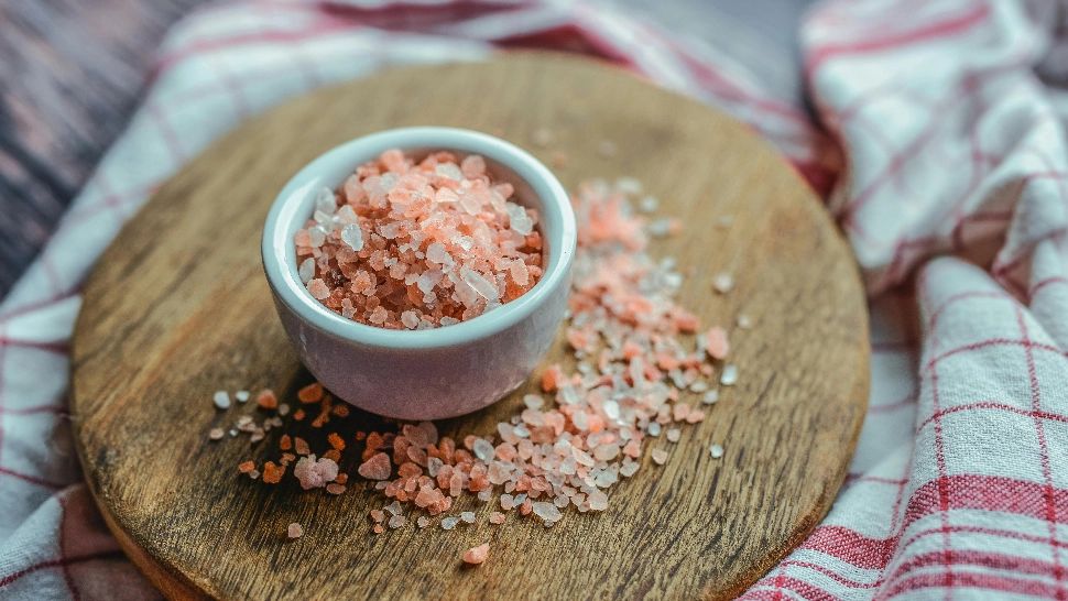 Cum verifici dacă un ou este fiert. Întrebuințări mai puțin cunoscute pe care le are sarea. Sigur nu știai cât de utilă poate să fie