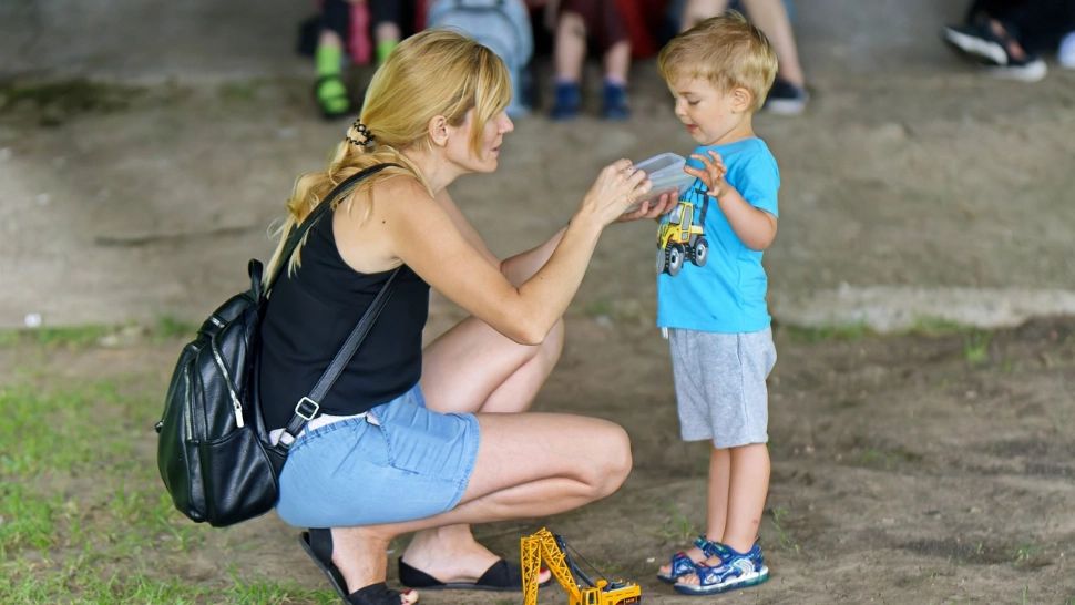 Mamele exigente au copii mai realizați decât cele indulgente. Ce spun studiile