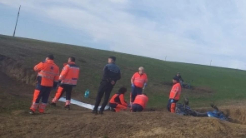 Accident rutier grav. Un ATV a intrat într-un cap de pod