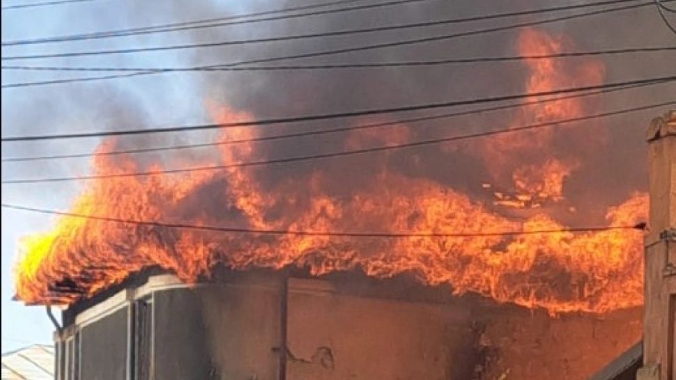 Incendiu puternic chiar în centrul orașului. Mai multe echipaje de pompieri au ajuns la fața locului - VIDEO