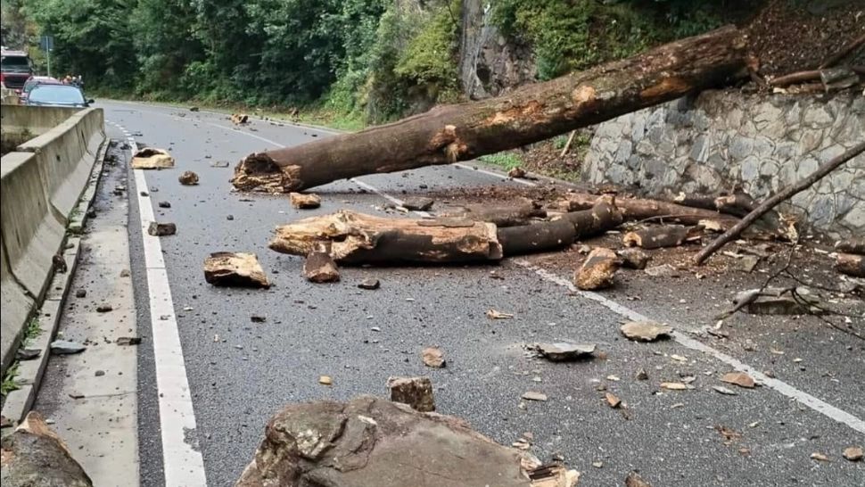 România, măturată de furtuni și vânt nervos. Fenomenele extreme continuă, avertizează meteorologii: temperaturile scad dramatic. Când revine canicula 
