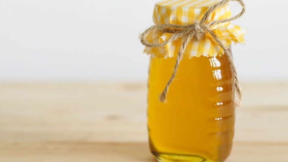 Cum îți dai seama ca mierea este naturală. Metode prin care poți detecta trucurile înșelătoare ale apicultorilor necinstiți