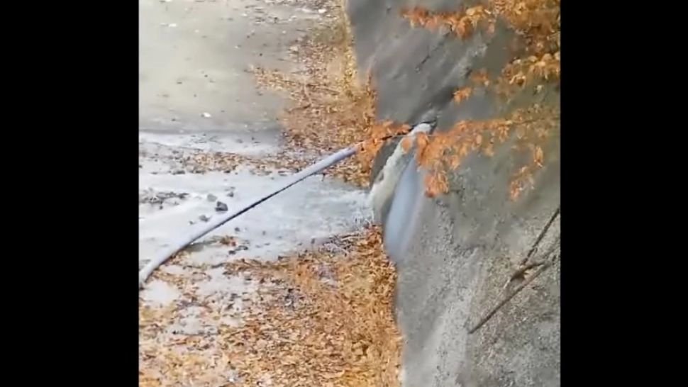 O mină de sare din Slănic Prahova a fost inundată. Nivelul apei a ajuns la 18 metri - VIDEO