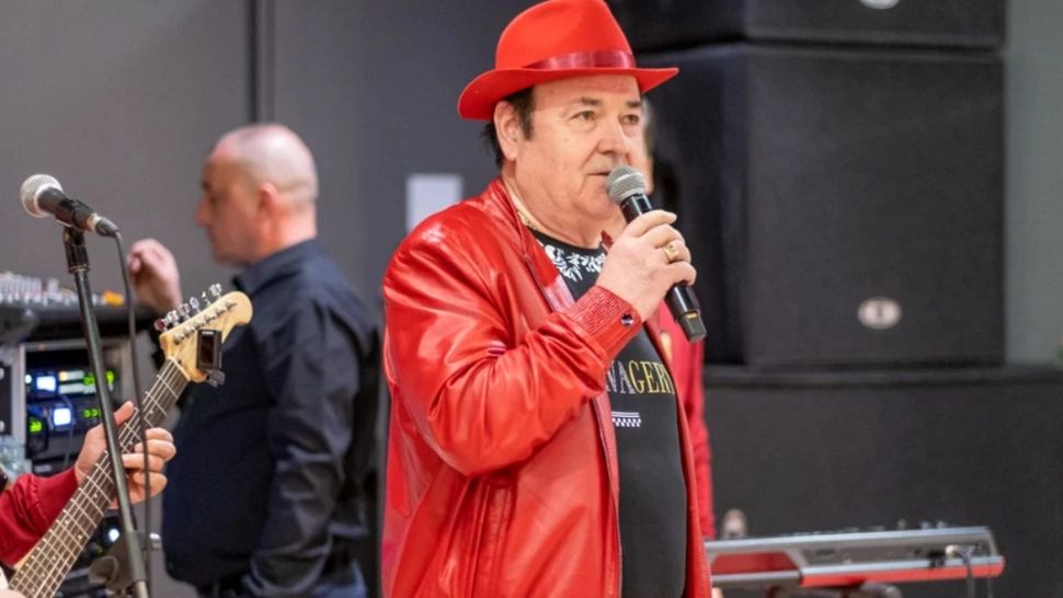 Pensia infimă pe care o primește Nelu Vlad, solistul piesei „Se mărită Mona mea”, după 50 de ani de carieră 