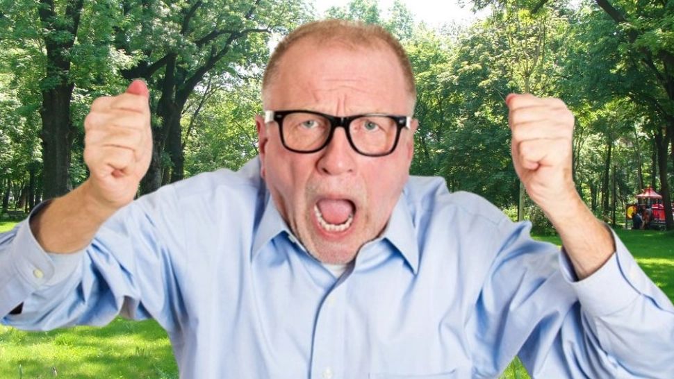 Ce a pățit un bărbat de 62 de ani care înjura copiii într-un parc. A fost nevoie de intervenția polițiștilor ca să îi potolească dispoziția certăreață