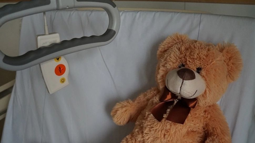 Bebeluș de 7 luni, înțepat de 30 de ori pentru o branulă. Caz șocant într-un spital din România 