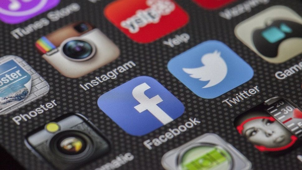 Meta șterge peste 70.000 de conturi de Instagram și Facebook: Motivul pentru care au fost considerate periculoase