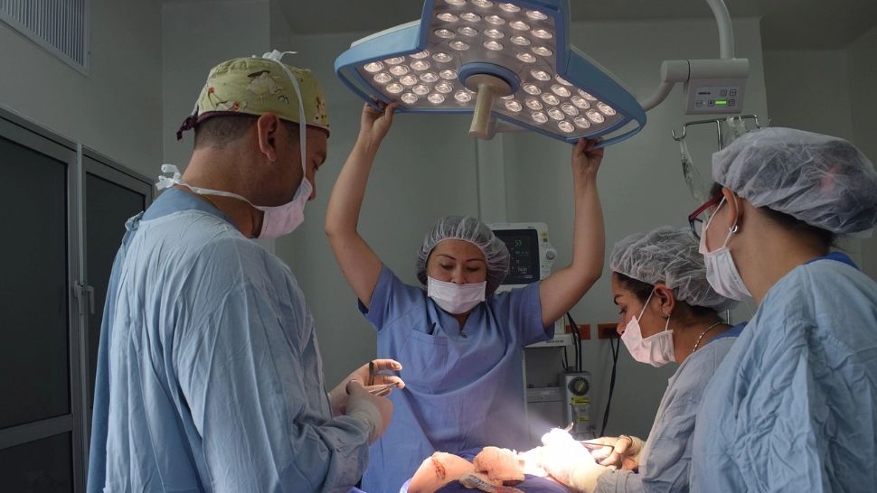 Noi detalii în cazul copiilor accidentați în Pantelimon. Medicii i-au amputat piciorul fetiței de 7 ani după ce a fost lovită pe trecerea de pietoni