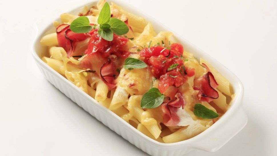 Paste cu slănină, brânză grecească și roșii, o rețetă cu iz ardelenesc demențială: trebuie neapărat să o încerci și tu!