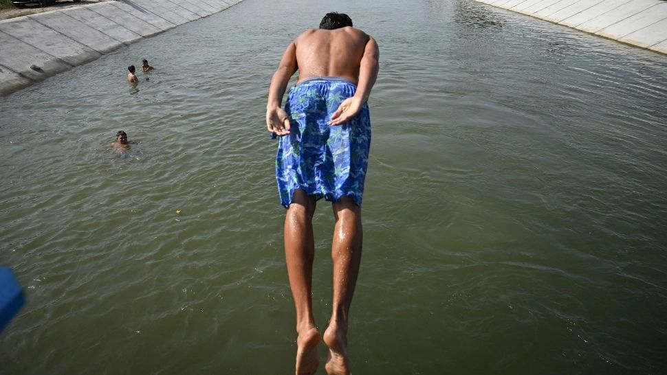 Bucureștenii NU scapă de CANICULĂ! Atenționarea meteo emisă de ANM pentru ziua de duminică: la ce să ne așteptăm