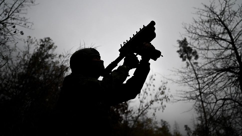 Autoritățile de la Moscova îi înfometează și îi bat pe migranți pentru a semna contracte cu armata rusă