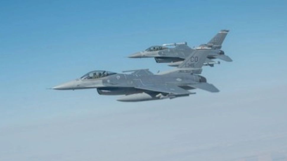 Rușii pun 170.000 de dolari la bătaie pentru primul F-16 doborât în Ucraina